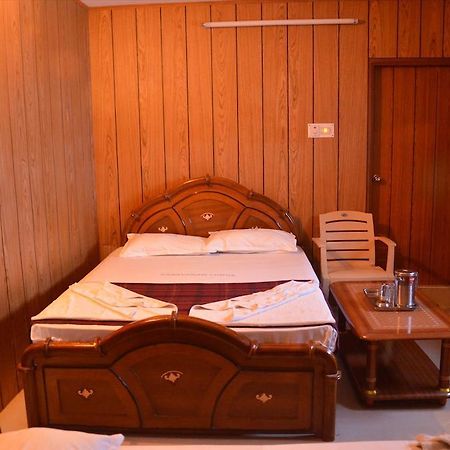 Saravanan Lodgeチェンナイ 部屋 写真