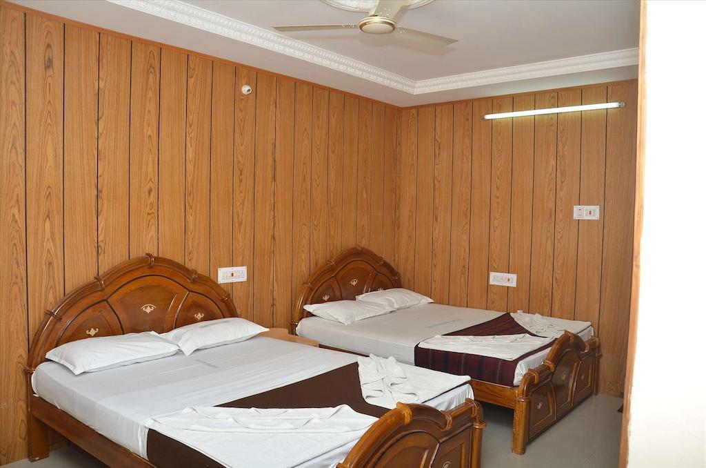Saravanan Lodgeチェンナイ エクステリア 写真