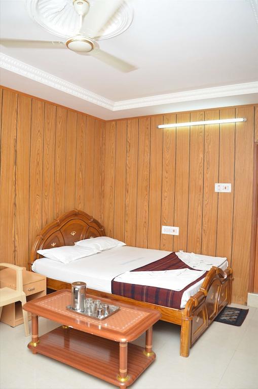 Saravanan Lodgeチェンナイ 部屋 写真
